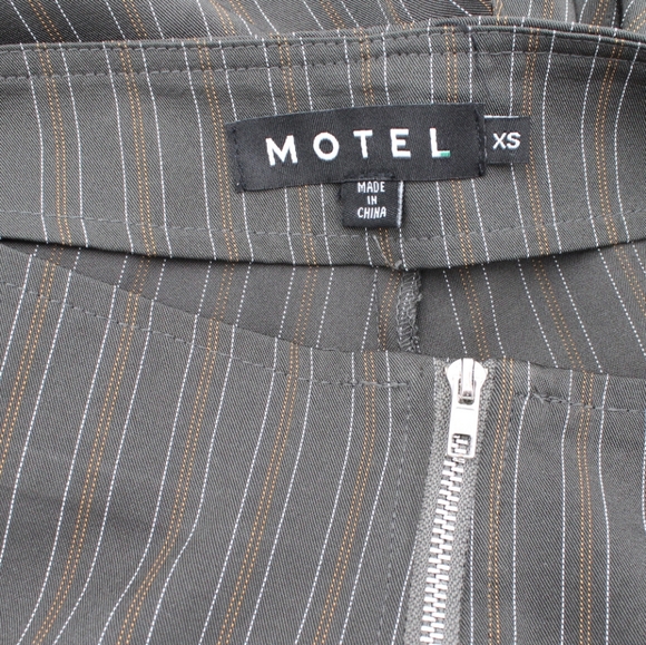 MOTEL XS Gray Pinstripe Flare Dress Pants - Picture 7 of 7